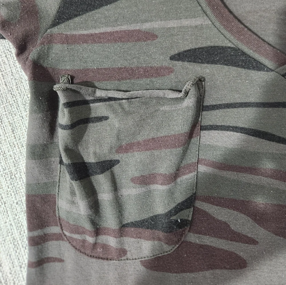 Tee - Picture 2 of 5